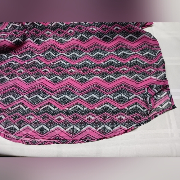 Womens Rock 47 by Wrangler Blouse/Size S/Pullover, Sheer,Bell Sleeve/Black, Pink - Picture 11 of 11